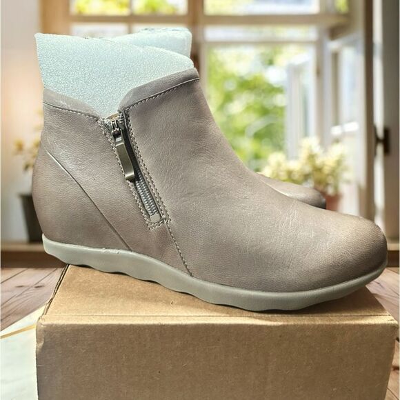 🆕🔥 DANSKO Leather Miki Zippered Boot Bootie TAUPE BURNSIHED Size 39 - Picture 2 of 14